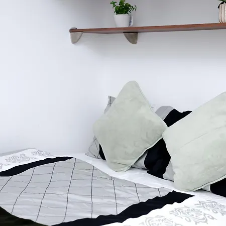 Cozy Place In Salford, Sleeps 8, 4 Bedroom, 5 Beds * Manchester