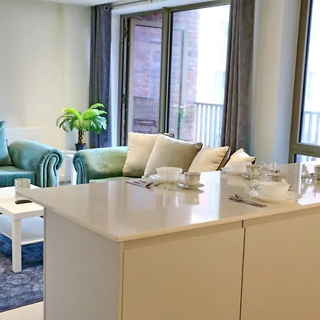 Pass The Keys Flat With Balcony Mins From Manc Hotspots * Manchester