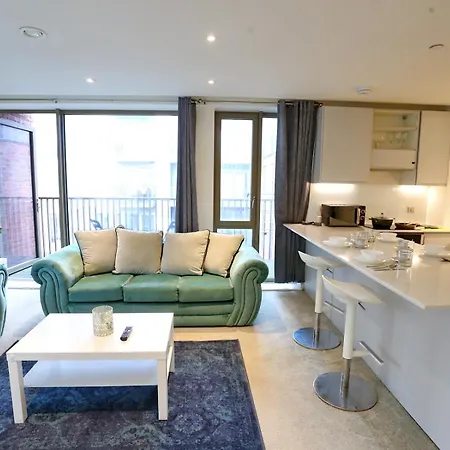 Appartement Pass The Keys Flat With Balcony Mins From Manc Hotspots *