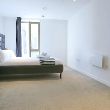 Pass The Keys Flat With Balcony Mins From Manc Hotspots Apartment *
