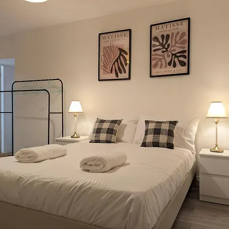 Modern Near Centre Manchester