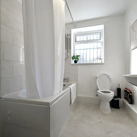 Modern Near Centre *