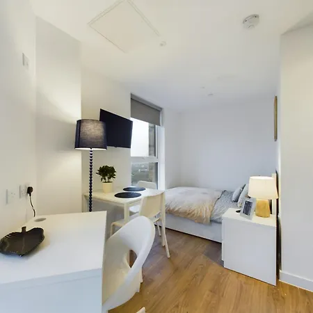 Charming Type In Cheltenham Apartment