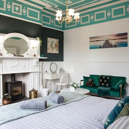 The Turquoise Double In A 6 Bedroom Victorian House アパート *