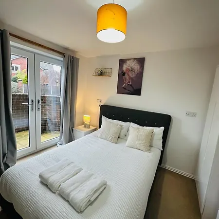 Modern & Private 2br Apartment Manchester