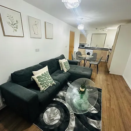 Modern & Private 2br Manchester