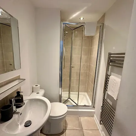 Modern & Private 2br Apartment *