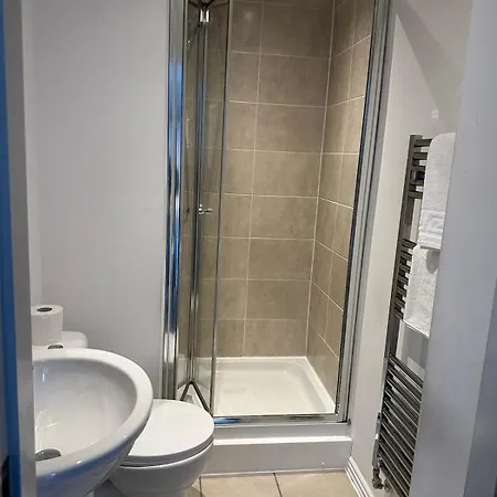 Modern & Private 2br Apartment *