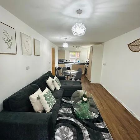 Modern & Private 2br Manchester