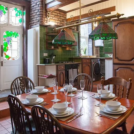 The Orange In A 6 Bedroom Victorian Shared House Apartment