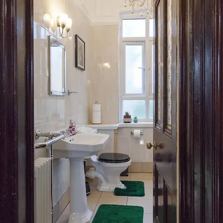The Orange In A 6 Bedroom Victorian Shared House Manchester