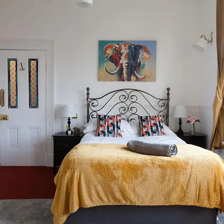 Апартаменты The Orange In A 6 Bedroom Victorian Shared House Манчестер
