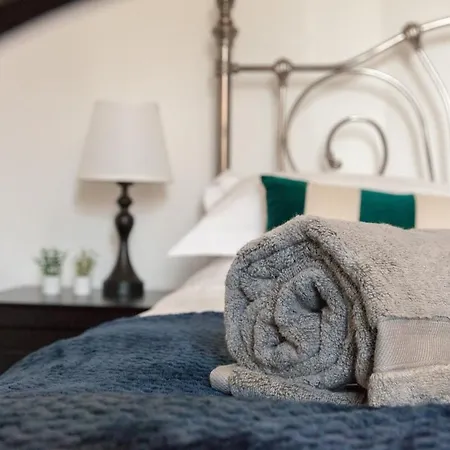 Apartment The Blue Duo In A 6 Bedroom Victorian Shared House Manchester