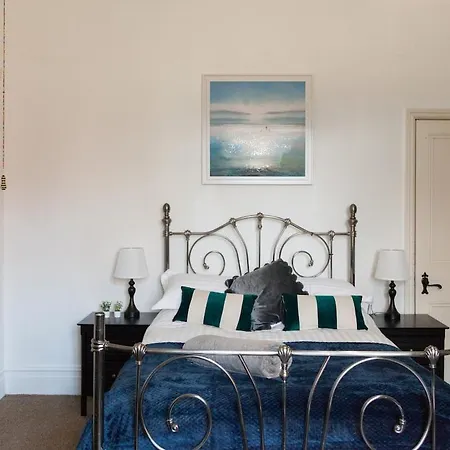 The Blue Duo In A 6 Bedroom Victorian Shared House Manchester