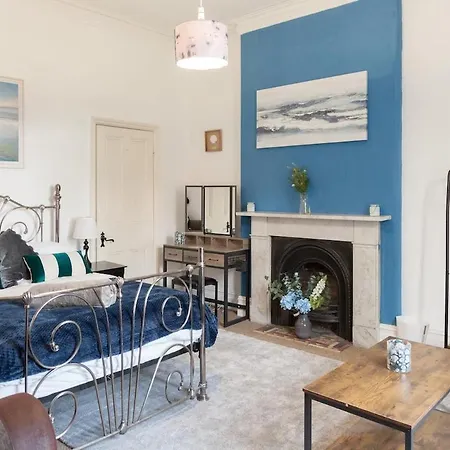 The Blue Duo In A 6 Bedroom Victorian Shared House Apartmán