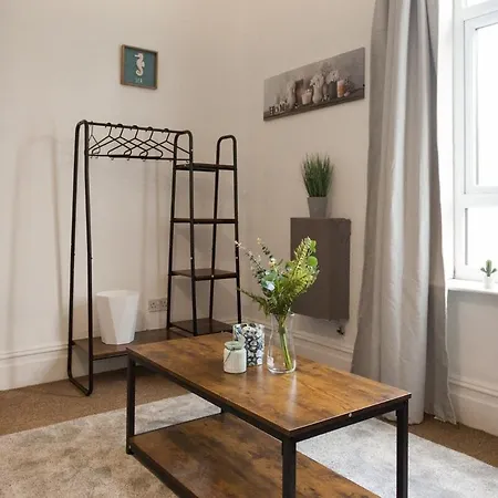 The Blue Duo In A 6 Bedroom Victorian Shared House Apartment