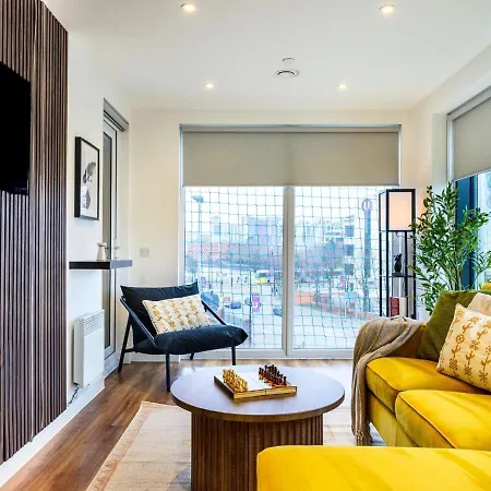 Vibrant In Salford Quays Apartment Manchester
