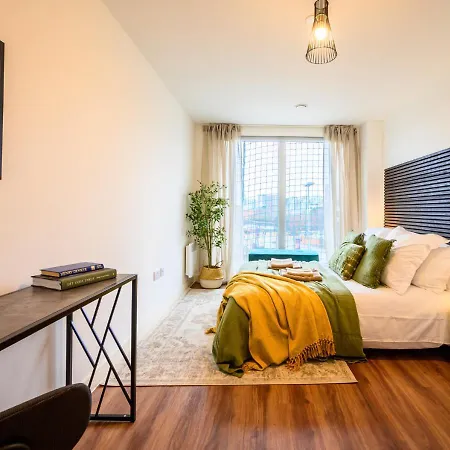 Apartment Vibrant In Salford Quays