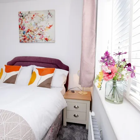 Cityside Deluxe - 3 Bedroom House Great For Family With Free Parking & Garden