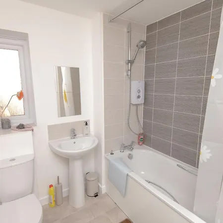 Cityside Deluxe - 3 Bedroom House Great For Family With Free Parking & Garden Apartment *