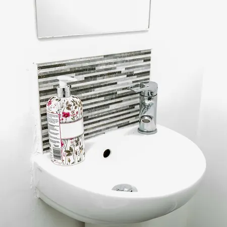 Cityside Deluxe - 3 Bedroom House Great For Family With Free Parking & Garden Appartement