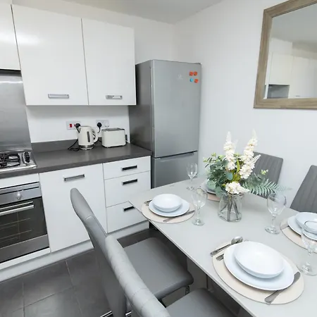 Apartment Cityside Deluxe - 3 Bedroom House Great For Family With Free Parking & Garden *