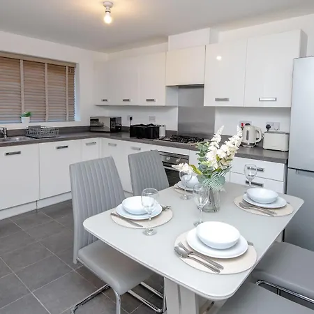 Cityside Deluxe - 3 Bedroom House Great For Family With Free Parking & Garden *