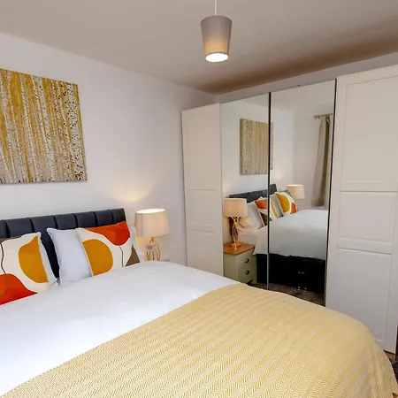 Cityside Deluxe - 3 Bedroom House Great For Family With Free Parking & Garden * Manchester