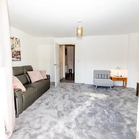 Apartment Cityside Deluxe - 3 Bedroom House Great For Family With Free Parking & Garden