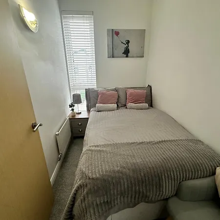 Ao & Etihad Stadium 6 Guest Stay- 3 Bedroom Central House With Parking & Wi Fi Manchester
