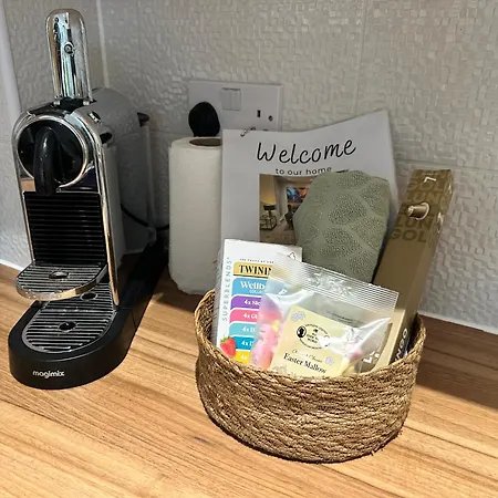 Ao & Etihad Stadium 6 Guest Stay- 3 Bedroom Central House With Parking & Wi Fi