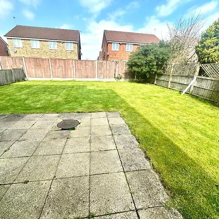 Holiday home Ao & Etihad Stadium 6 Guest Stay- 3 Bedroom Central House With Parking & Wi Fi