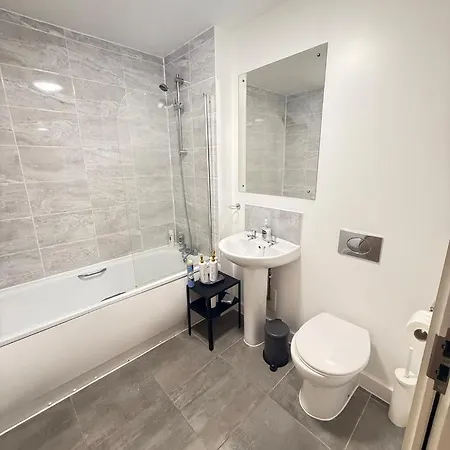 Escape To Modern 2br In Centre!