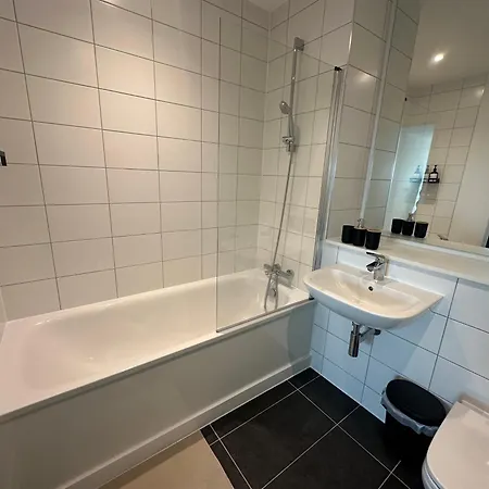 Modern 2 Bed Old Trafford Stadium 公寓 *