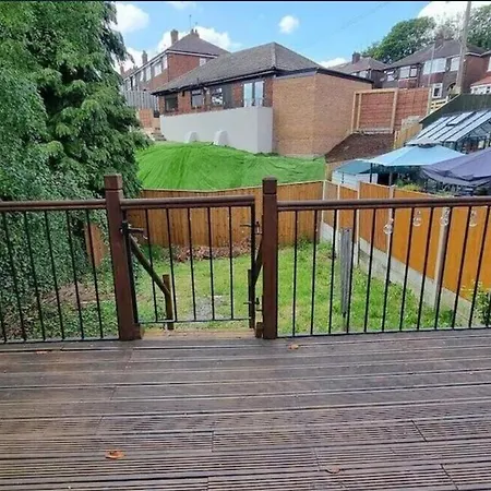Holiday home Spacious 4bd With Great Links To Centre