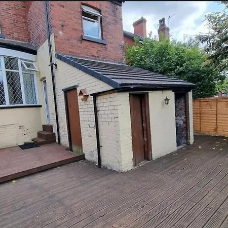Spacious 4bd With Great Links To Centre *