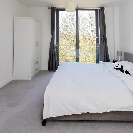 Park View 3 Bed Ensuite Only 5 Min Walk To Arndale *