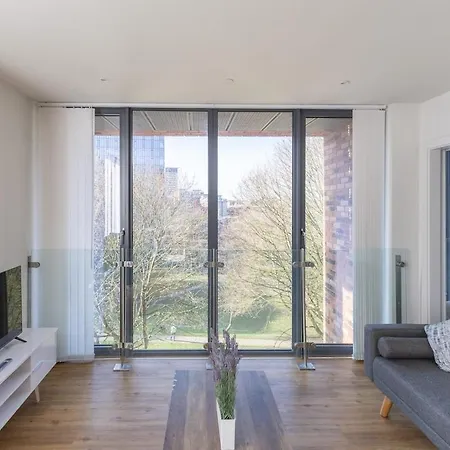 Park View 3 Bed Ensuite Only 5 Min Walk To Arndale *