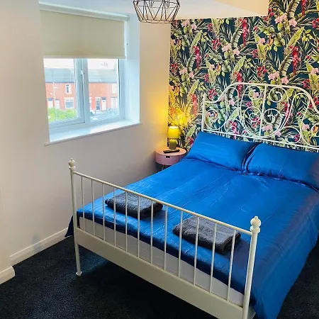 Cool, Calm & Connected Apartment