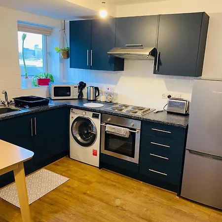 Cool, Calm & Connected Apartment Manchester