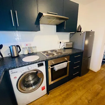 Cool, Calm & Connected Apartment Manchester