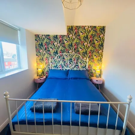 Cool, Calm & Connected * מנצ'סטר