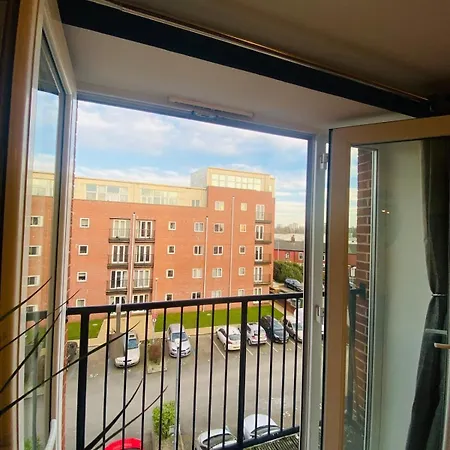 Cool, Calm & Connected Apartment