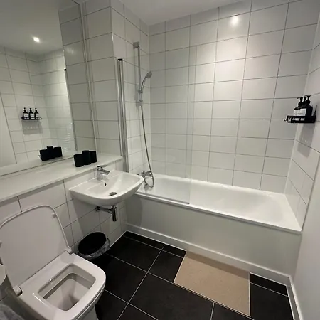 2 Bedroom - Sleeps 6 *