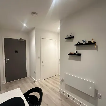 Up To 40 Percent Off Old Trafford Modern Apartment