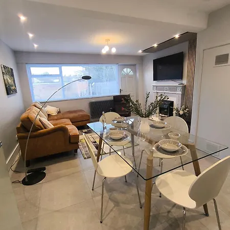 Spotless And Spacious Manchester