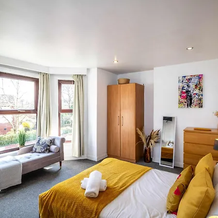 2 Bed Didsbury Flat Sleeps 6 Free Parking 公寓 *
