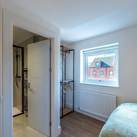 Luxury 8 Bed Holiday home Manchester