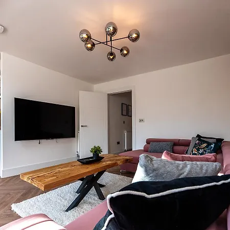 Luxury 8 Bed Manchester