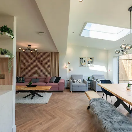 Luxury 8 Bed Holiday home *